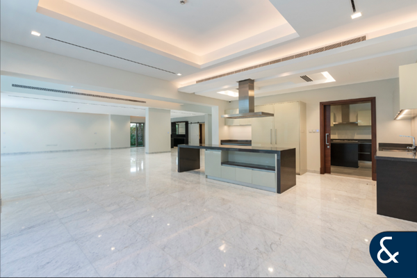 Contemporary | Close to Lagoon | Big Plot